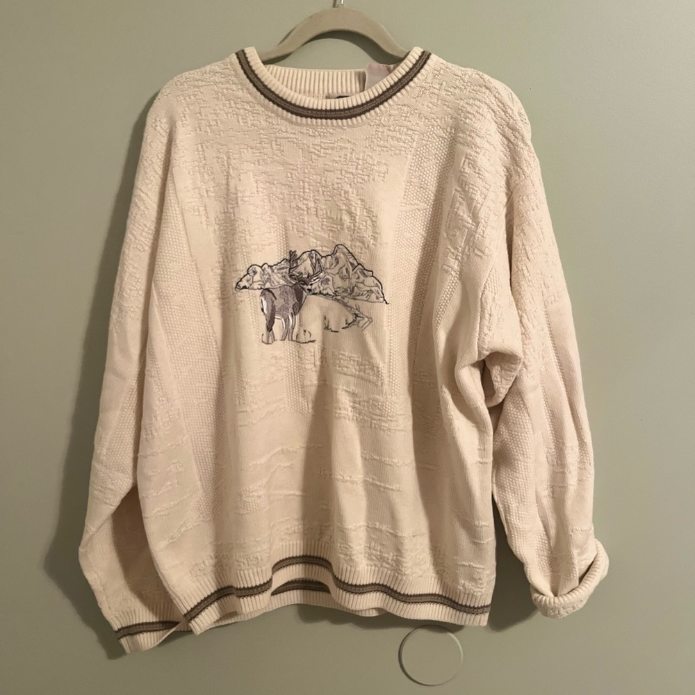vintage deer design on crewneck